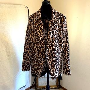 Nina Parker's plus size printed blazer